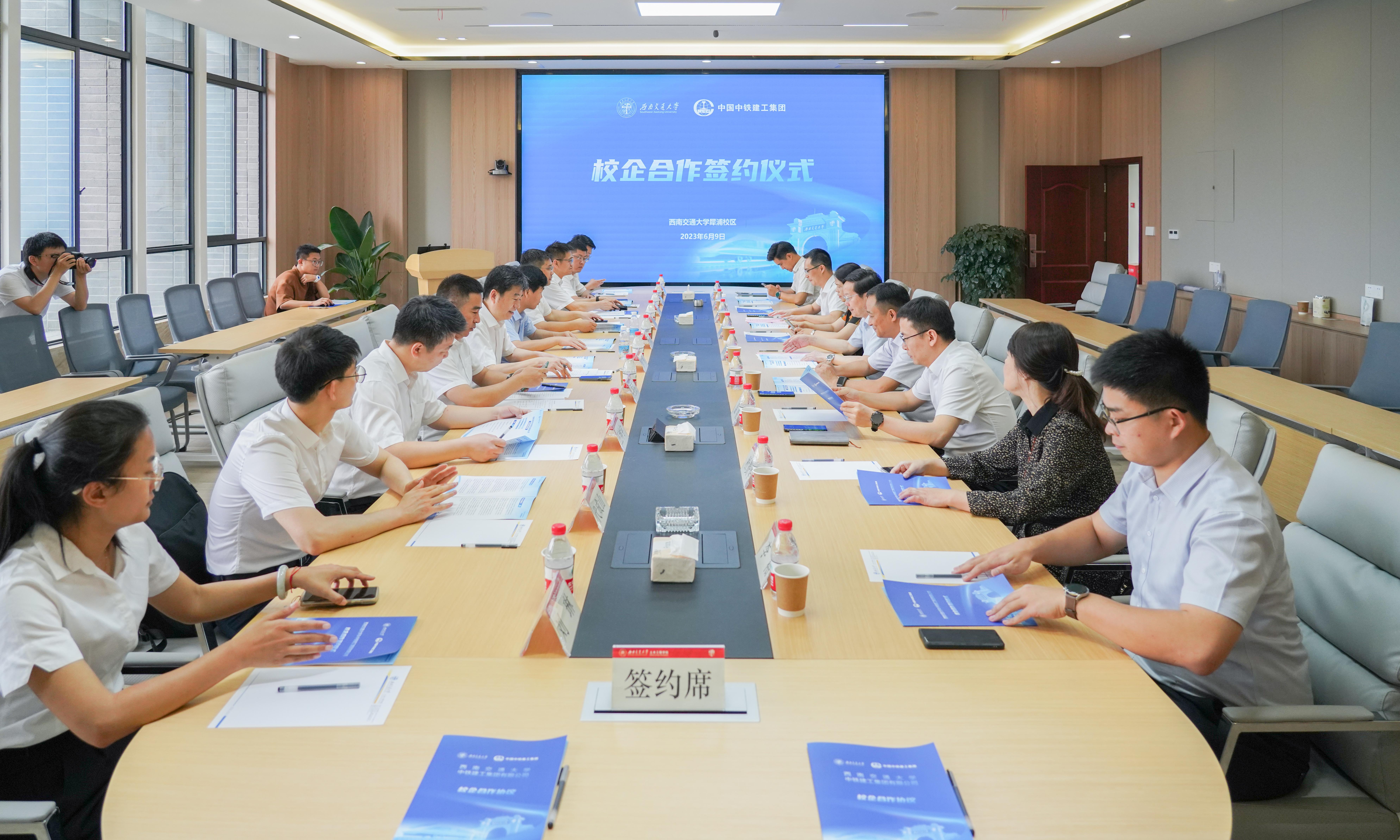 座谈会全景.jpg