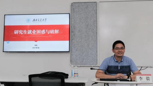 文本
中度可信度描述已自动生成